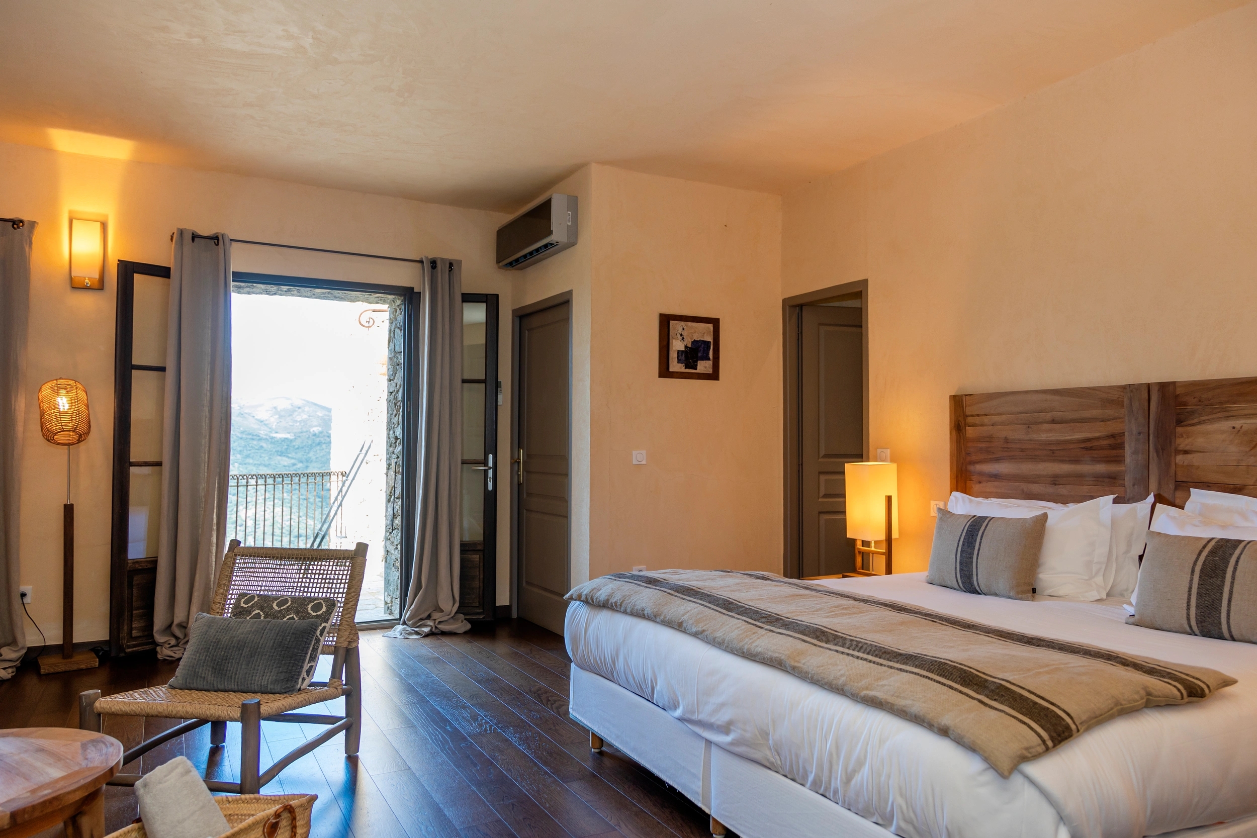 Les chambres spacieuses à la location à l'hôtel Case Latine à Lama en Balagne