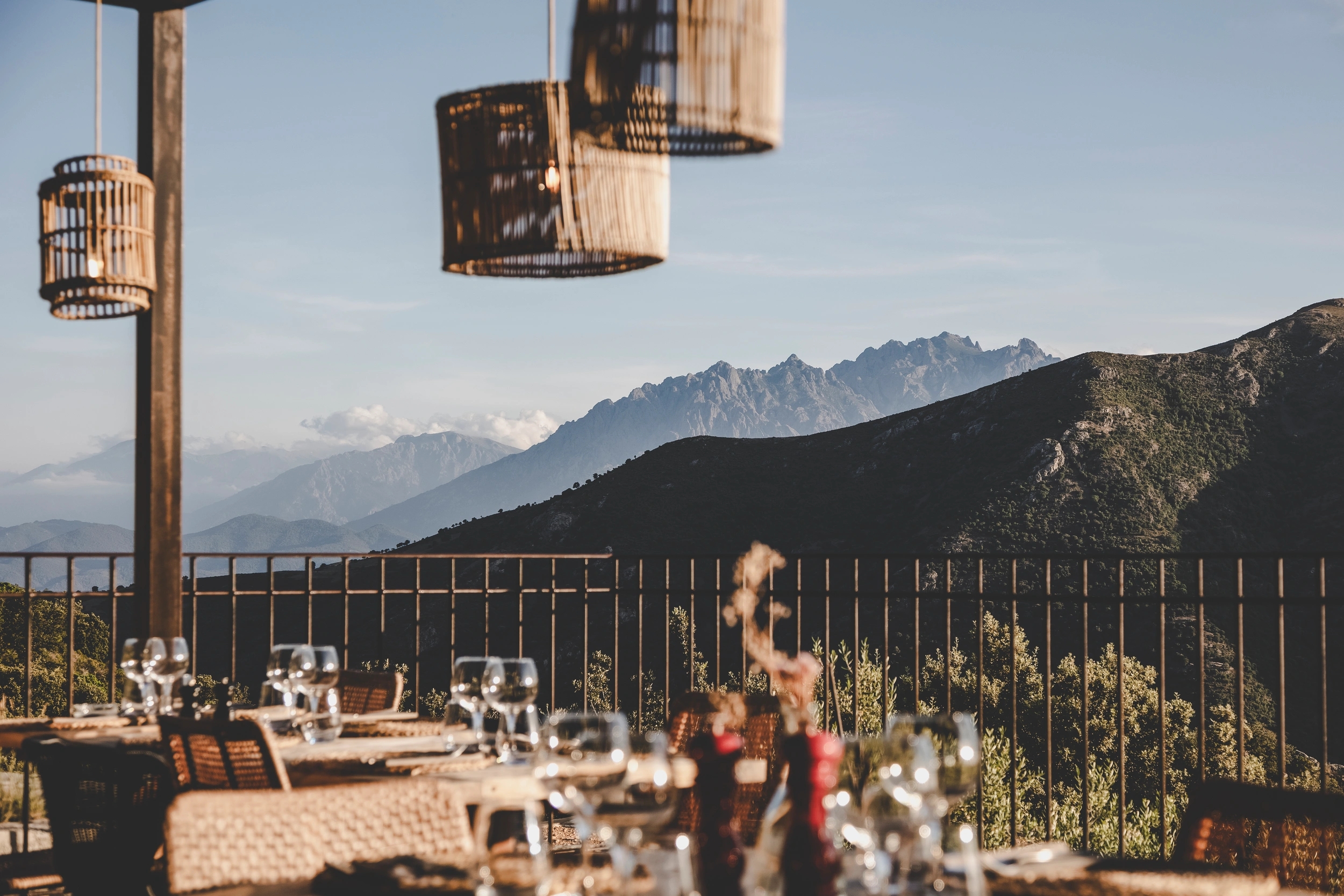 Restaurant intime avec vue à couper le souffle en Corse à Lama