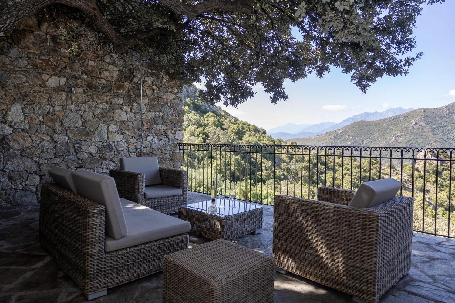 Suite avec balcon et vue à l'hôtel Case Latin à Lama