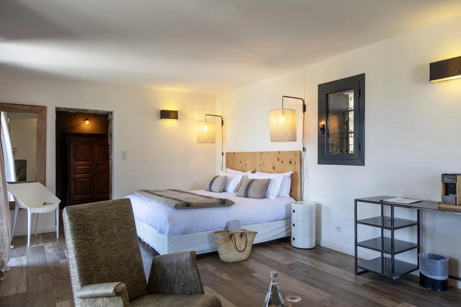 Les chambres spacieuses du charmant hôtel Case Latine à Lama