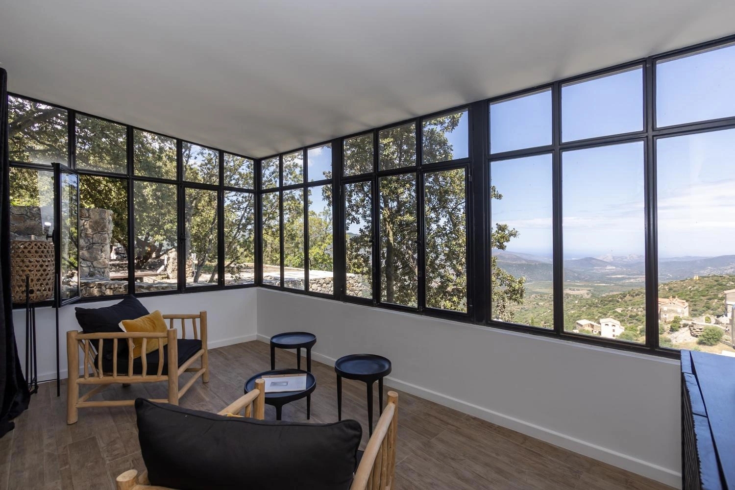 La vue sublime depuis les suites de l'hôtel Case Latine en Balagne en Corse