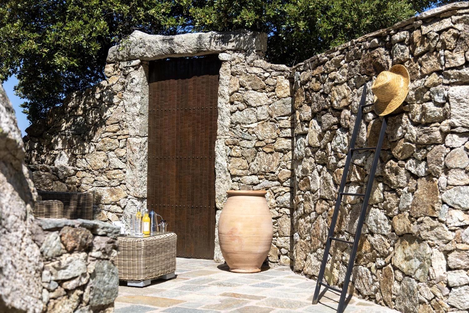 Les chambres en pierres de l'hôtel Case Latine en Corse