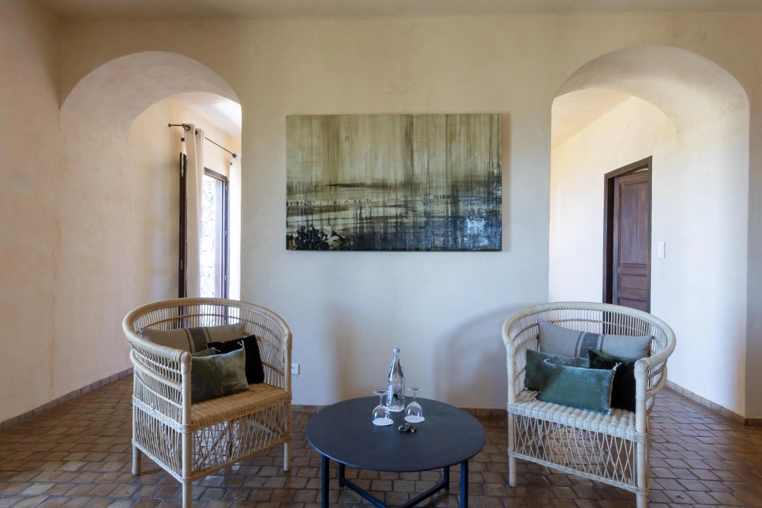 Le salon cosy des chambres de l'hôtel Case Latine en Balagne