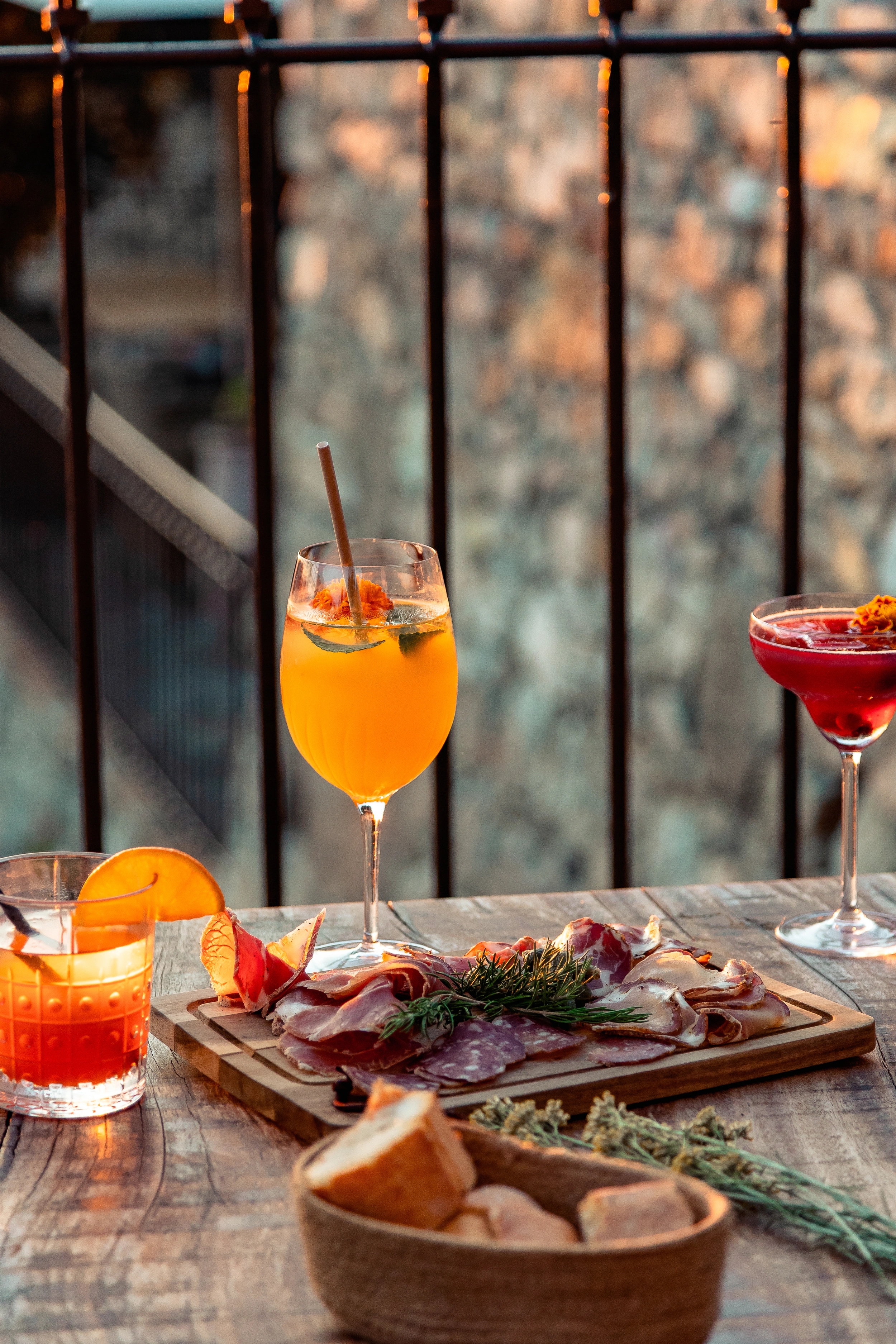 Le bar convivial de l'hôtel Case Latine à Lama en Balagne