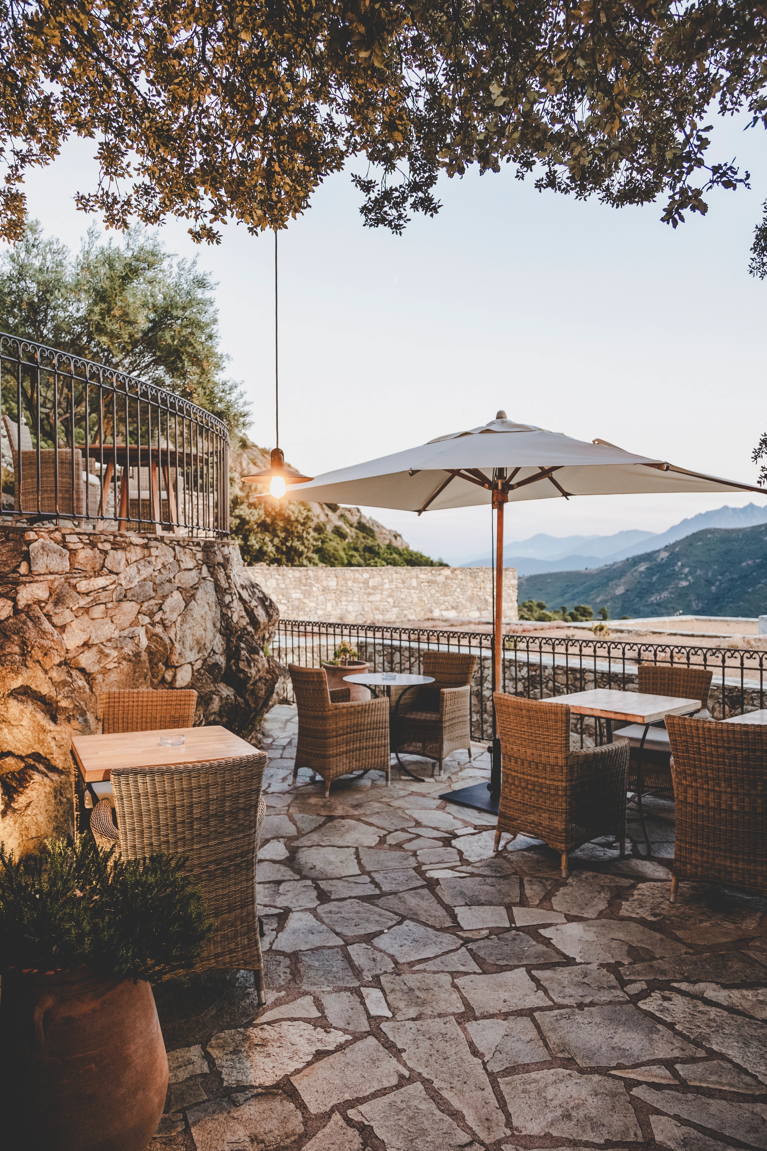 restaurant authentique avec terrasse à Lama