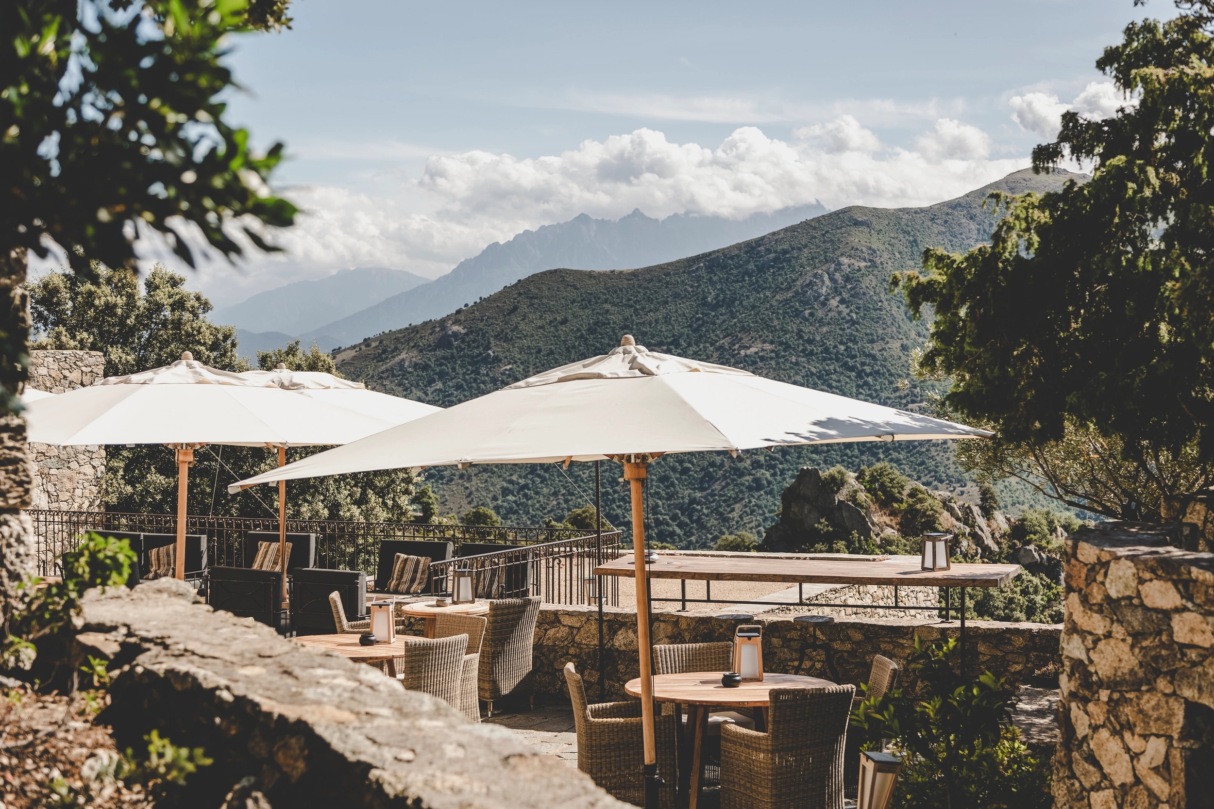 La vue splendide de ce boutique-hôtel à Lama en Balagne