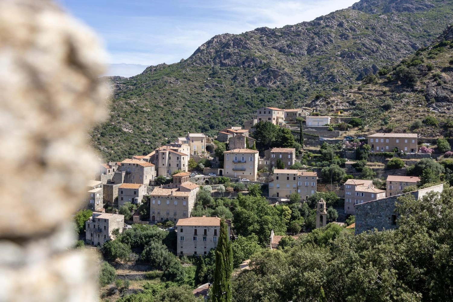 La splendide vue sur le village depuis notre hôtel de charme à Lama